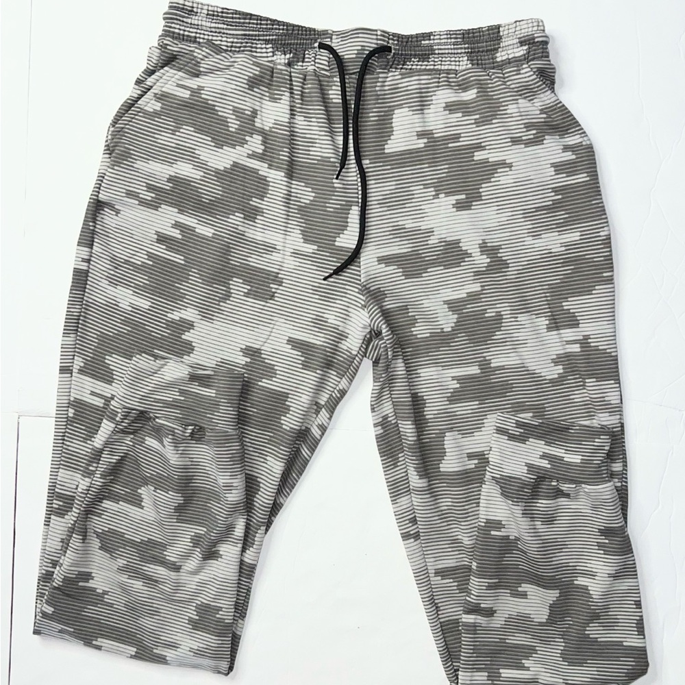 Final price buy as is) 

Woman’s Camouflage Jogger Pants